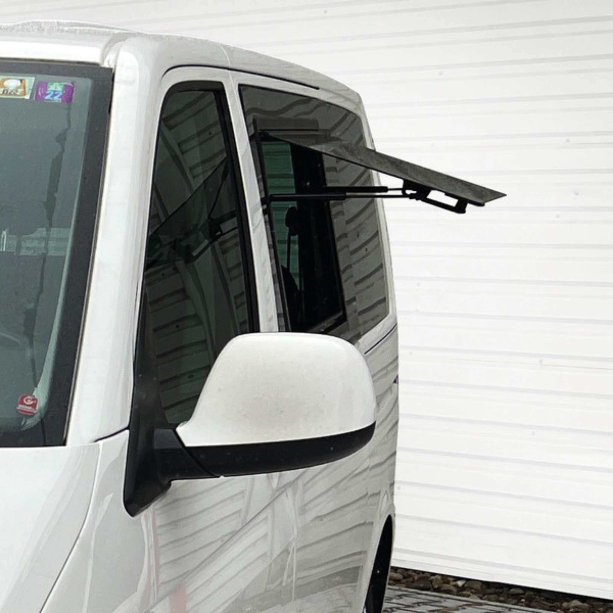 Baie VW T6 et T5 avant gauche latérale et projetable Carbest 5 Baie laterale avant gauche pour fourgon T6 T5 VW