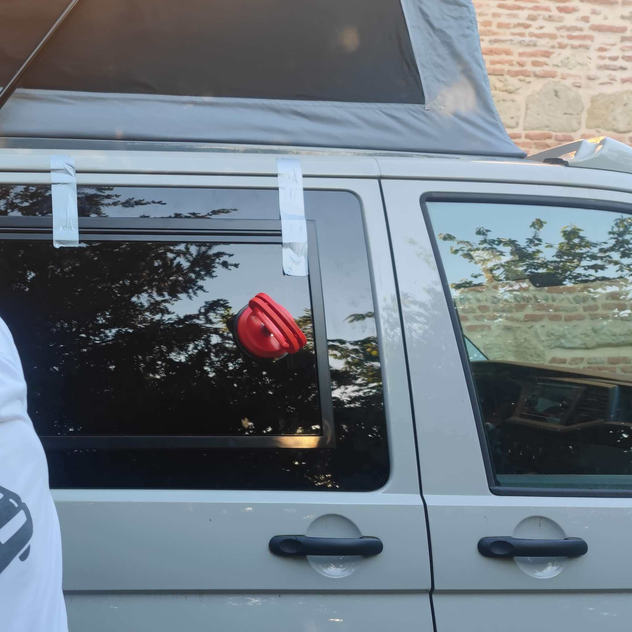 Baie VW T6 et T5 avant droite latérale et projetable Carbest 6 Fenêtre en verre Carbest avant droit VW T5 T6