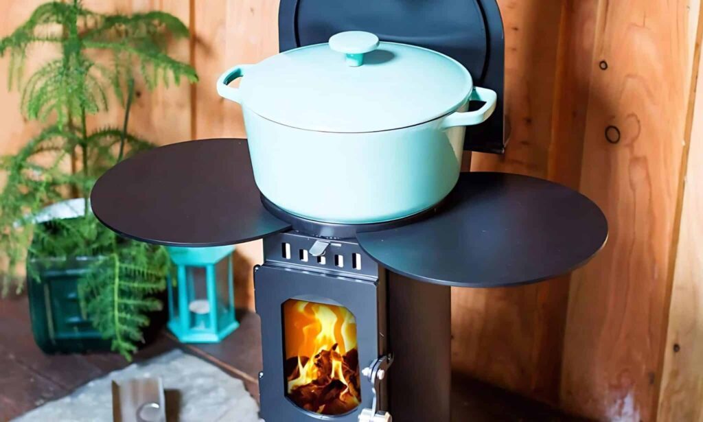 Chauffage pour van aménagé : lequel choisir ? 4 Poele à bois dans un van aménagé