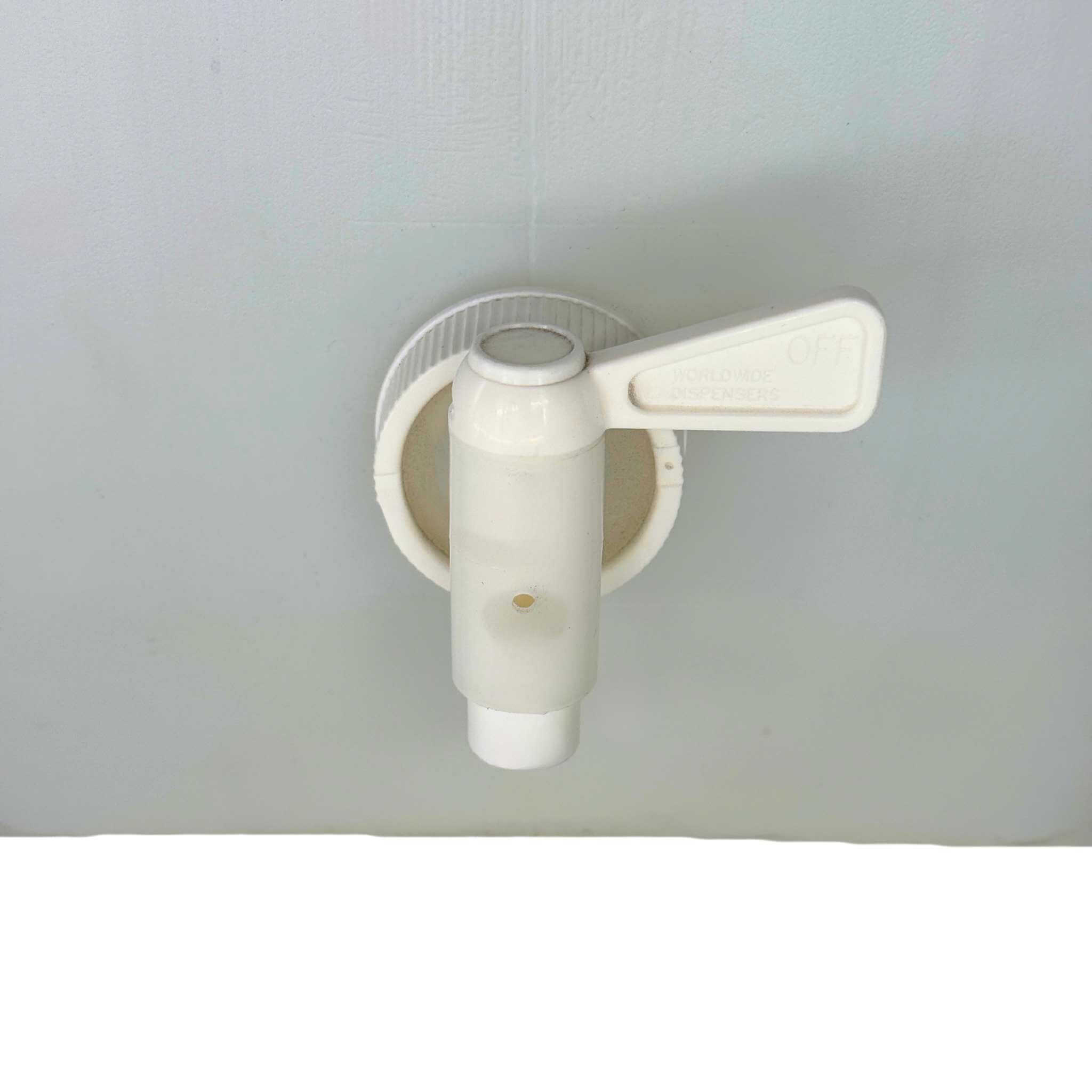 Jerrican d’eau 35L avec robinet 3 Robinet du 35L jerrican pour van