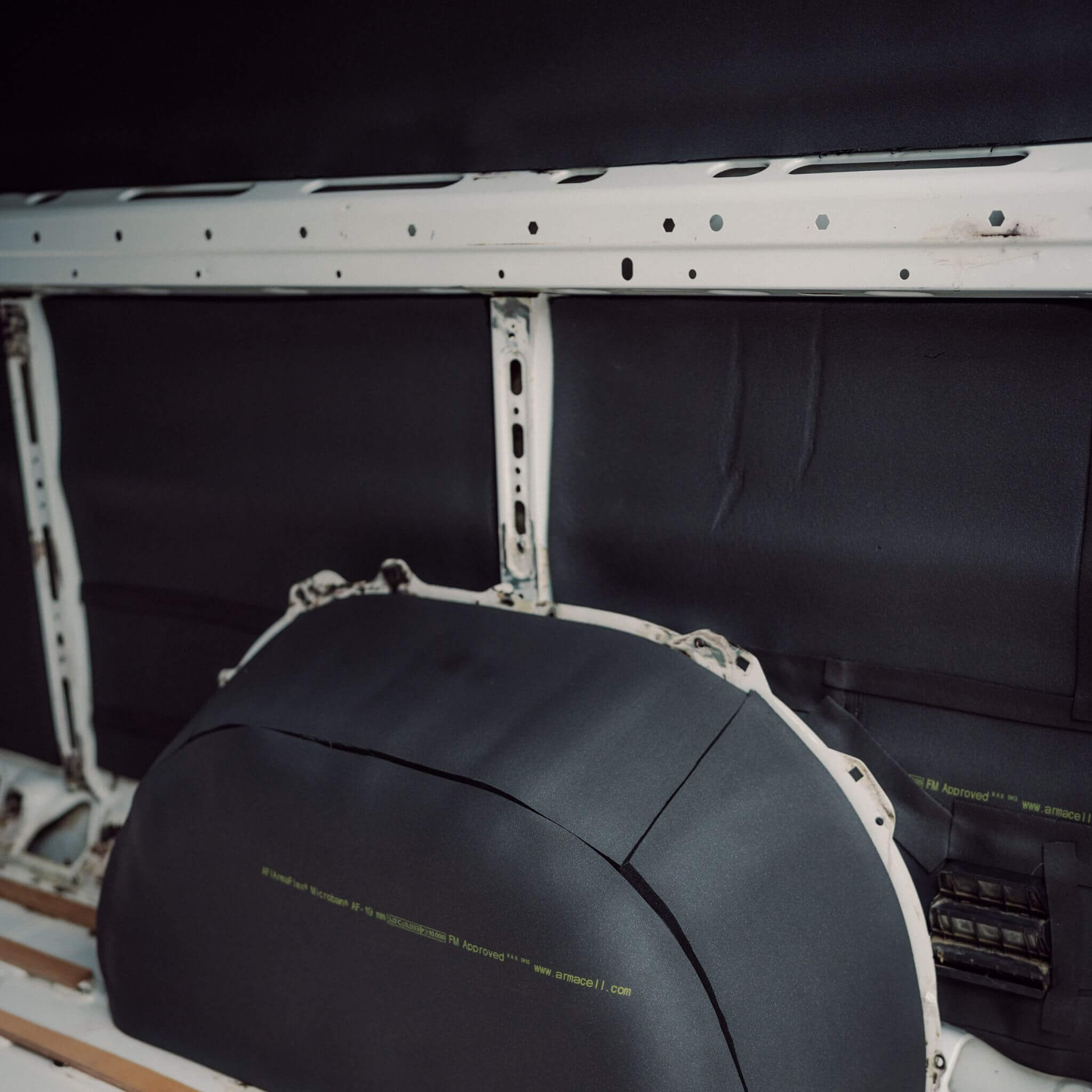 Armaflex 16mm AF - 7 m² 3 Pose Armaflex 16mm AF dans un van