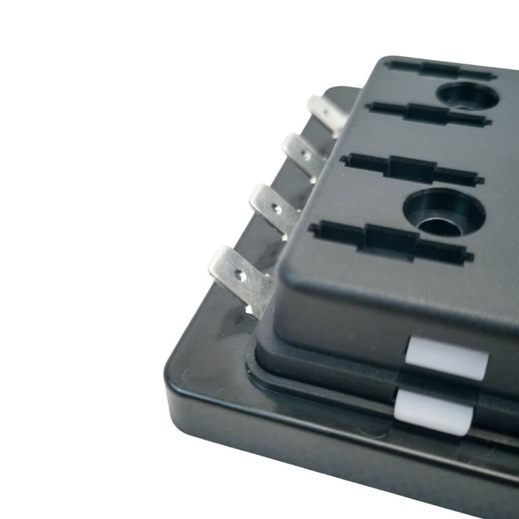 Porte fusible 4 fusibles 30A 8 Connexion fiche 4.6mm