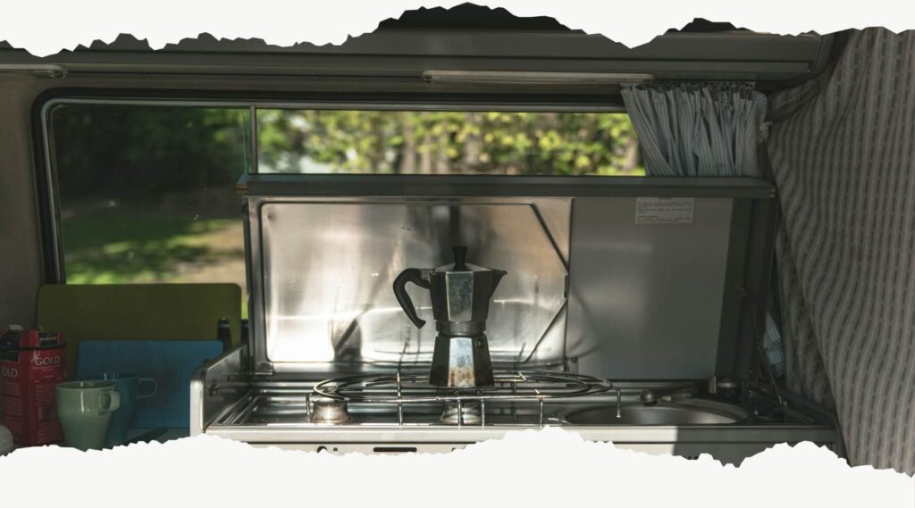 Comment éviter l’humidité dans son isolation en van ? 3 cuisiner humidite van