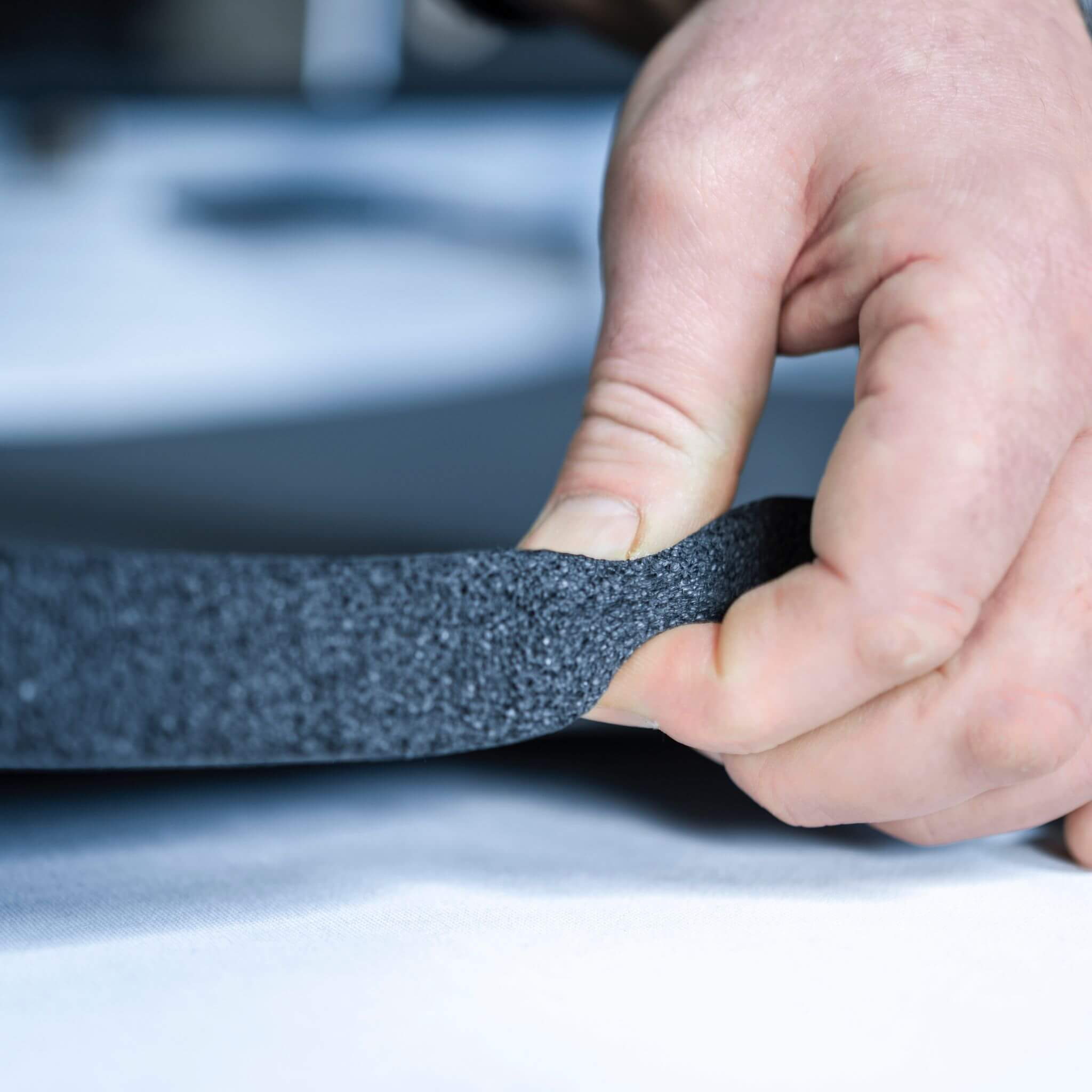 Armaflex Chez Moi 25mm - 4 m² 3 Flexibilité de l'Armaflex Chez Moi 25mm, isolant élastomère pour fourgon aménagé