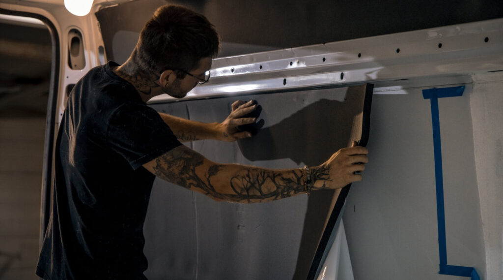 Quel est le meilleur isolant thermique pour votre van aménagé ? 3 Armaflex : une isolation synthétique pour isoler votre van ou fourgon