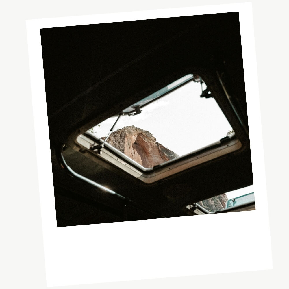 Comment éviter l’humidité dans son isolation en van ? 4 lanterneau lutte humidite van