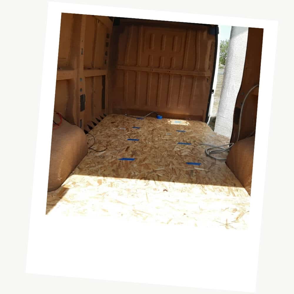 Pont thermique et moisissure : comment repérer et chasser l’humidité dans votre fourgon ? 4 liege projete pont thermique