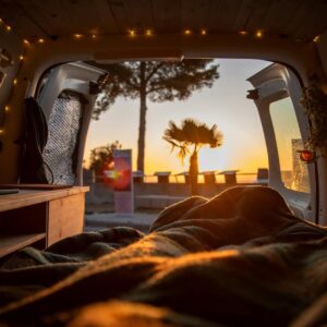 Van au coucher du soleil