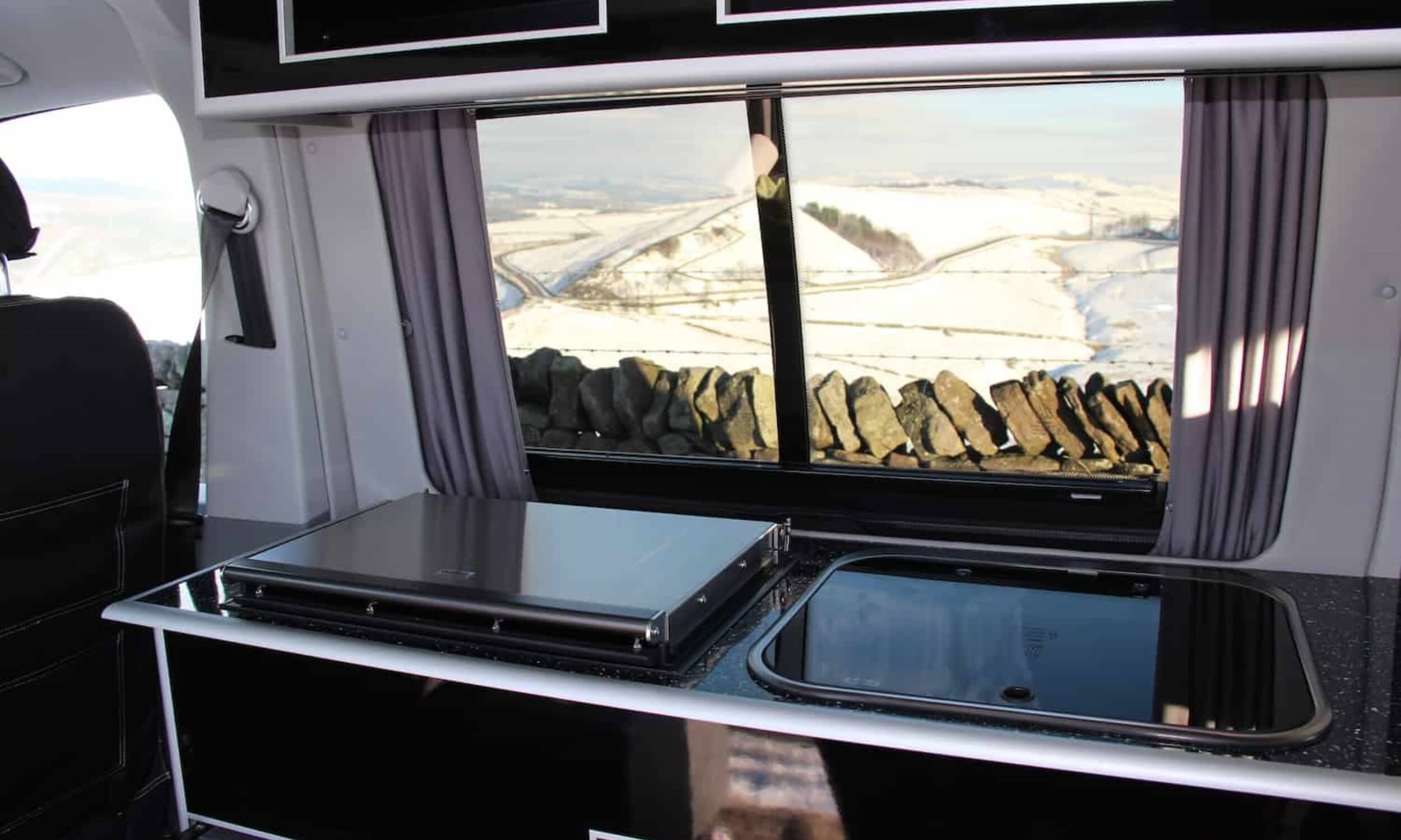 Plaque cuisson vitrocéramique et chauffage diesel WALLAS XC Duo R122 7 Instllation du combiné Wallas XC Duo dans un van