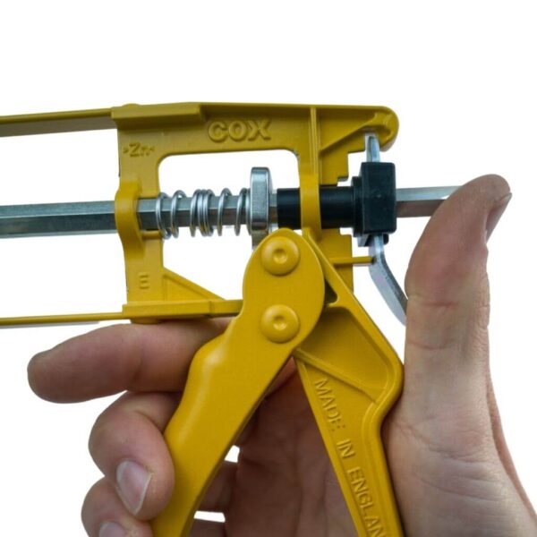 Prise en main pistolet cartouche
