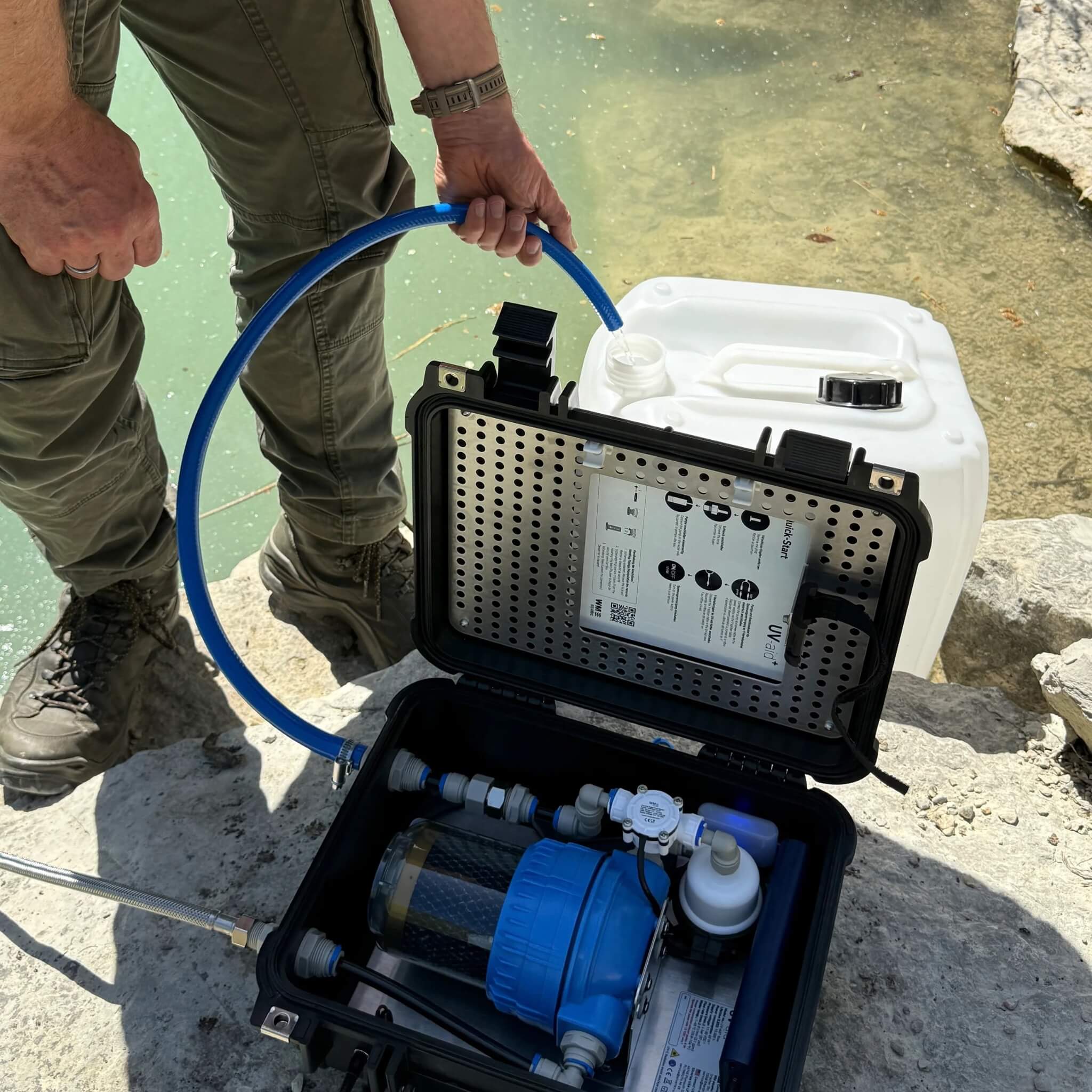 Kit Traitement de l'Eau UV-aid+ Flow WM Aquatec 4 Kit portable de désinfection UV-C UV-Aid+ Flow WM Aquatec avec double filtration