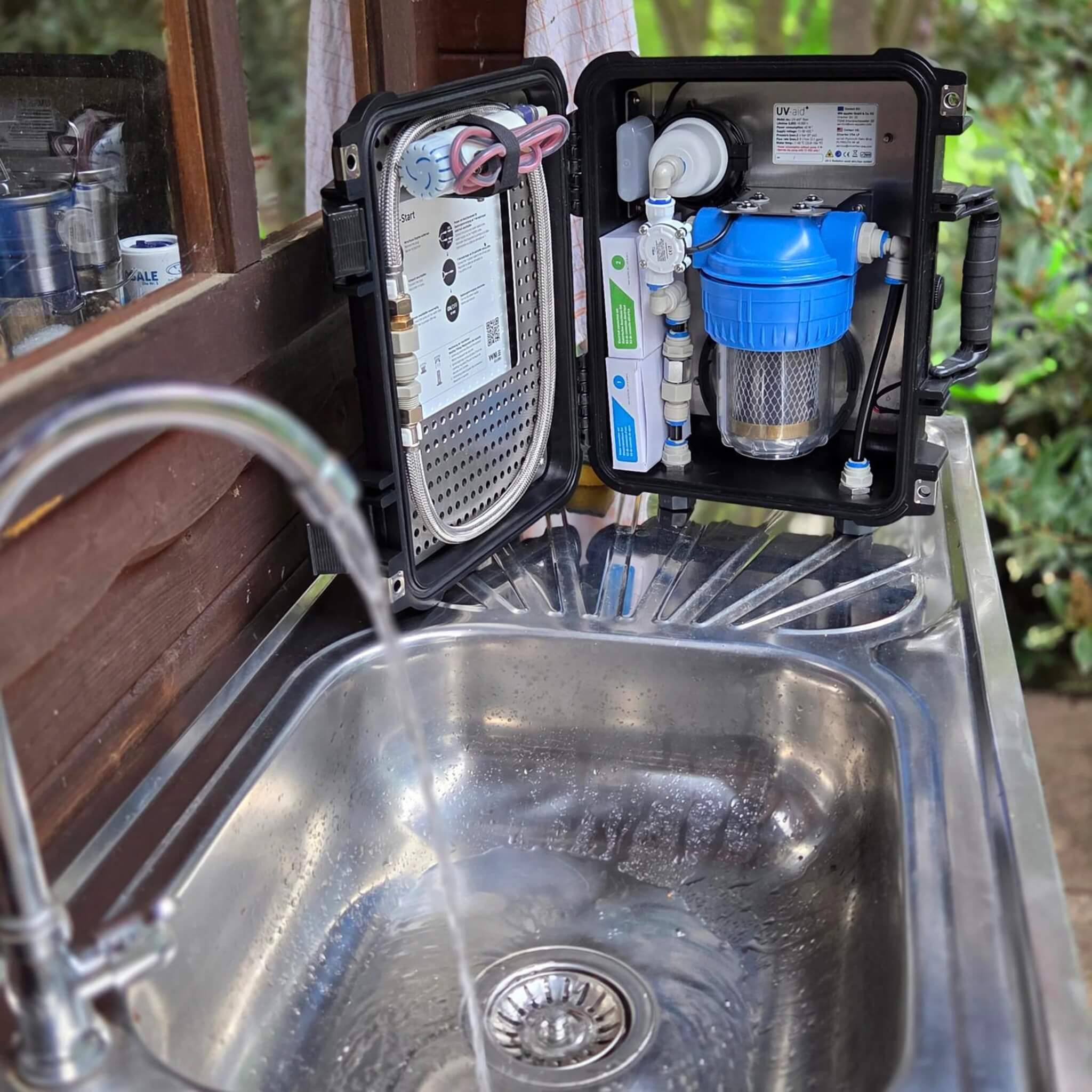 Kit Traitement de l'Eau UV-aid+ Flow WM Aquatec 2 Malette de traitement de l’eau UV-Aid+ Flow WM Aquatec pour camping-car et bateau